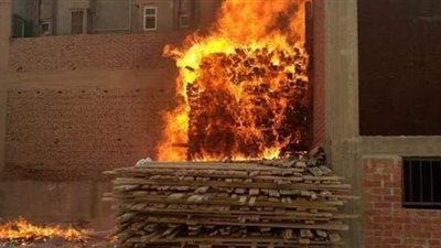 استعجال تقرير المعمل الجنائي حول حريق مخزن أخشاب حدائق القبة