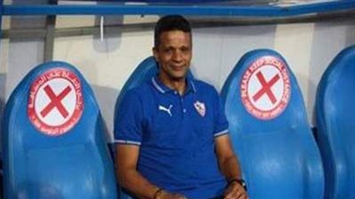 عمرو عبدالسلام يشرح لحراس الزمالك البرنامج التدريبي قبل لقاء الترجي