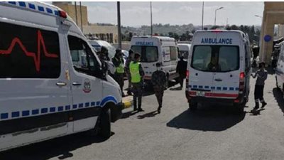 العاهل الأردني يتفقد مستشفى السلط بعد حادثة انقطاع الأكسجين عن المرضى