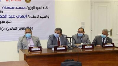 سعفان يلتقي العمالة العائدة من الخارج بالبحر الأحمر