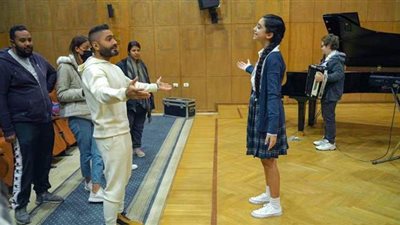 تامر حسني ينشر صورا من كواليس كليب 