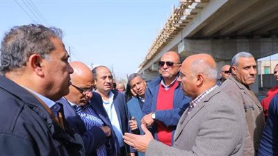 التعديات على حرم الطرق أبرز ملاحظات وزير النقل خلال جولته بالمنوفية