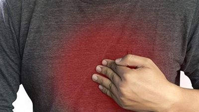 10 علاجات طبيعية للتخلص من الحموضة وحرقة المعدة