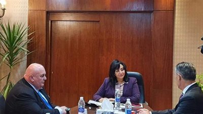 السياحة تناقش إمكانية تنظيم رحلات لعدد من أطباء صربيا لزيارة مصر