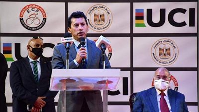 وزير الرياضة يشهد توقيع عقد تنظيم مصر لكأس العالم لدراجات المضمار