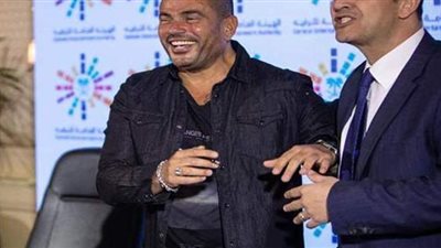 أديب عن سقوط الهضبة: صحته حلوة.. لو أنا كان جالي شرخ في الجمجمة | فيديو