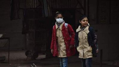 المدارس تستقبل طلابها.. الالتزام بالزي المدرسي والإجراءات الاحترازية.. منع طابور الصباح.. تقسيم المراحل وتقليل كثافة الفصول