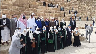 الأوقاف تنظم جولة سياحية إلى الأهرامات لضيوف مؤتمر حوار الأديان
