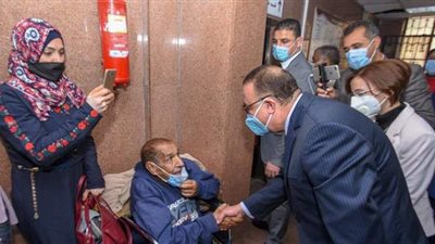 محافظ الإسكندرية يفتتح أعمال تطوير مستشفى رأس التين بتكلفة 3 ملايين جنيه