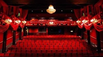 مسرحيات المواجهة والتجوال ومواعيد عرضها بالمحافظات.. 130 ليلة فن.. وعيلة الفقري وولاد البلد أبرز العروض