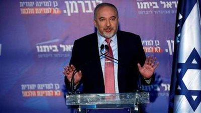 ليبرمان يدعو لإلقاء اليهود المتدينين ونتنياهو في «النفايات»