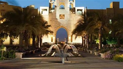 انتخاب مارك تيرنيج رئيسا لمجلس أوصياء الجامعة الأمريكية بالقاهرة