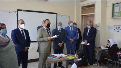 محافظ المنيا يشدد على الالتزام بالإجراءات الاحترازية بالمدارس | صور