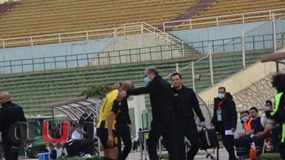 حسن الشامي يدخل في نوبة بكاء شديدة عقب إصابته في مباراة المحلة | صور