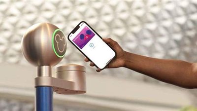 دون الإصابة بكورونا .. وسيلة سحرية للمتنزهين في ديزني الأمريكية