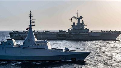 القوات البحرية المصرية والفرنسية تنفذان تدريبا بحريا عابرا في نطاق مسرح العمليات للأسطول الجنوبي