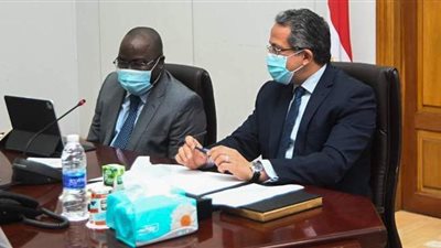 العناني يناقش سبل دعم التعاون مع وزير خارجية غينيا كوناكري