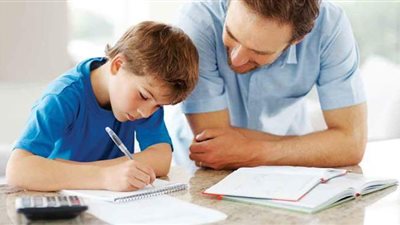 مع العودة للدراسة.. 4 وسائل تربوية لتحفيز طفلك على المذاكرة والالتزام