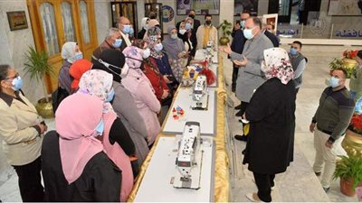 تسليم ماكينات تطريز لتدريب الفتيات بمراكز الأسر المنتجة بأسيوط | فيديو