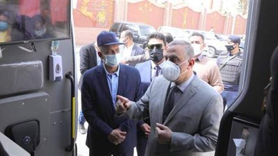 محافظ سوهاج يتفقد المركز التكنولوجي المتنقل لتقديم الخدمات الحكومية | صور