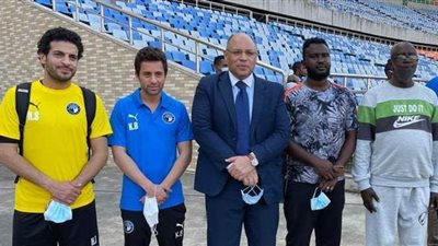 سفير مصر بتنزانيا يحضر مران بيراميدز قبل موقعة نامونجو /صور