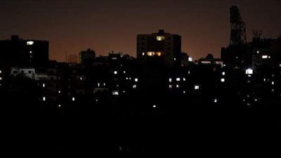 احتجاجا على انقطاع التيار.. لبنانيون يقتحمون شركة كهرباء طرابلس