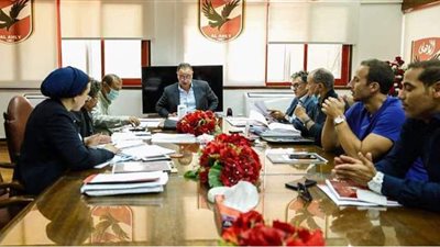 تفاصيل اجتماع لجنة التخطيط بالأهلي ومديري القطاعات مع الخطيب