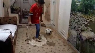«يا أبو رجل مقطوعة».. الطفل عمر ما بين التنمر وحلم النجومية.. تحدى الإعاقة والظروف ليحقق حلمه باحتراف كرة القدم
