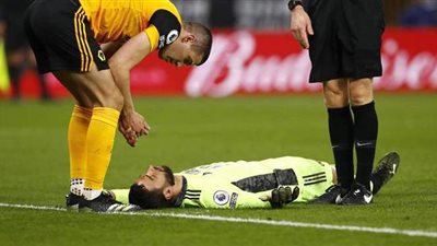 لحظة إصابة حارس وولفرهامبتون الخطيرة أمام ليفربول | فيديو وصور