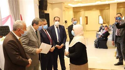 سعفان ومحافظ المنوفية يسلمان شهادات الدورات التدريبية