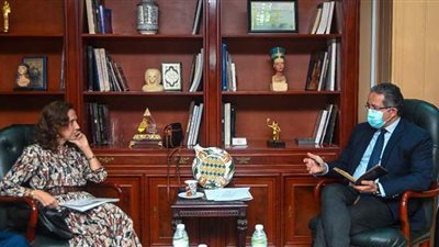 السياحة تبحث تنظيم رحلات تعريفية مشتركة مع كولومبيا