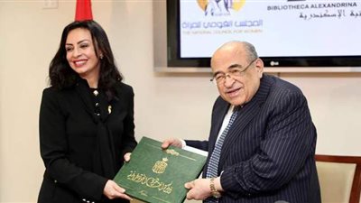 في عيد المرأة.. بروتوكول بين المجلس القومي ومكتبة الإسكندرية | صور