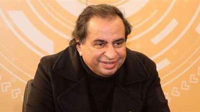 أشرف زكي يكشف تطورات الحالة الصحية للمخرج رائد لبيب