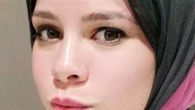 «فتاة مصرية» .. برعت في الرسم على القماش ونفذت مشروعا ناجحا لها