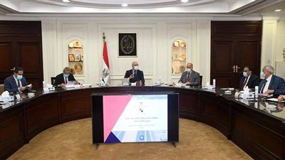 وزير الإسكان يستعرض مخطط تطوير المناطق المحيطة بمحور الفريق إبراهيم العرابي