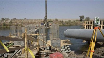 استمرار أعمال مشروع كوبري منقباد أسيوط بطول 1600 متر | فيديو