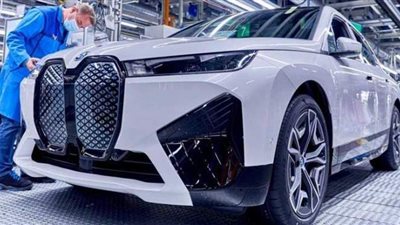 iX من بي ام دبليو.. سيارة كهربائية تراعي معايير الاستدامة | صور