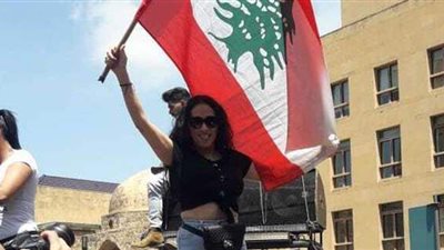 صعود صاروخي للدولار ..ارتفاع أسعار الوقود يشعل الشارع اللبناني