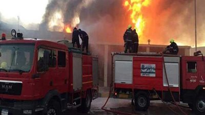 5 سيارات إطفاء و2 عبارة نيلية للسيطرة على حريق بمحور ديروط في أسيوط