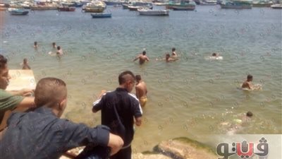 بالفيديو.. إقبال الأسر على شواطئ الإسكندرية