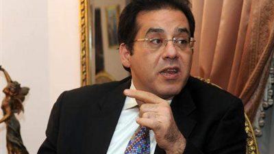 بلاغ يطالب بمحاكمة أيمن نور بتهمة الخيانة العظمى