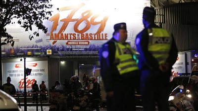 إصابة 7 أشخاص جراء انفجار في مسرح بباريس