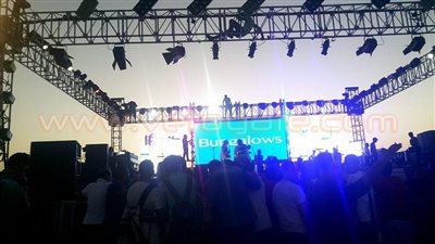 بالصورة.. مسرح منتجع «بانجلور» في انتظار محمد منير