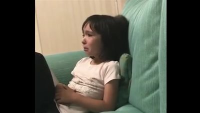 بالفيديو.. رد فعل طفلة تشاهد نهاية مسلسل «حب أعمى»