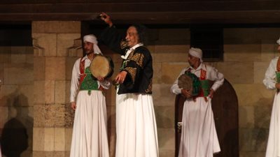 «التنورة» في رحاب عشاقها بمسرح وكالة الغوري (فيديو وصور)