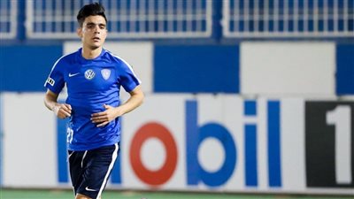الهلال يرفض رحيل أشرف بن شرقي للأهلي في الموسم المقبل