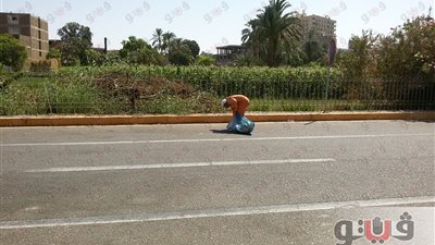 رفع المخلفات والقمامة بكورنيش قنا في ثاني أيام العيد