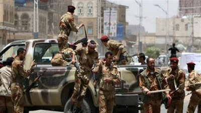 مقتل 25 مجندا وإصابة 60 آخرين في تفجير انتحاري بـ«المكلا» اليمنية