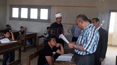 طلاب الإعدادية الأزهرية بجنوب سيناء يؤدون امتحان اللغة الأجنبية