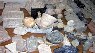 ضبط سيدة بحوزتها 22 تمثالا فرعونيا و5 قطع أثرية قبل بيعها بالبساتين